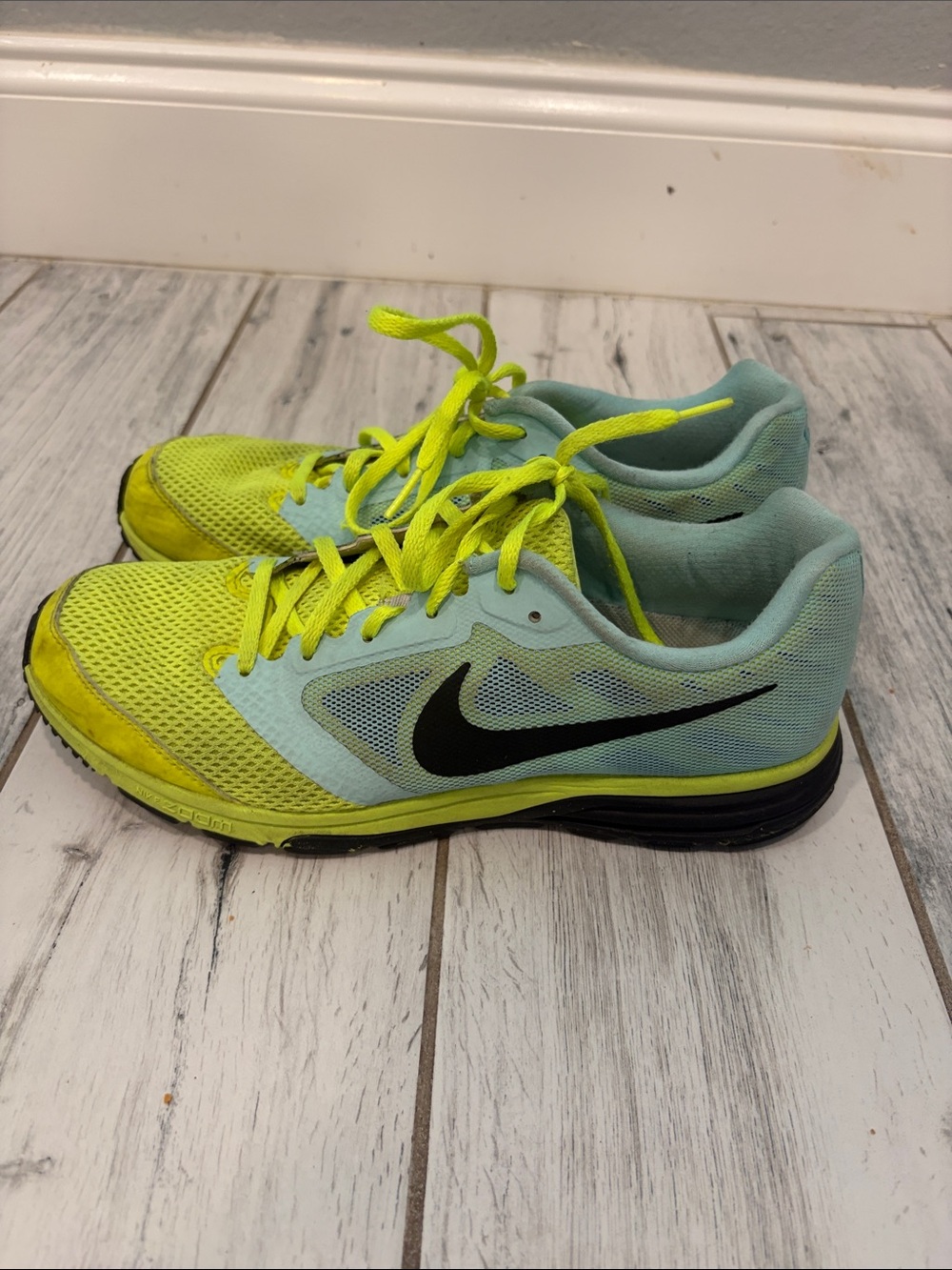 Nike woman’s Neon Yellow & Light Blue Zoom Fly Lace-Up Sneakers
